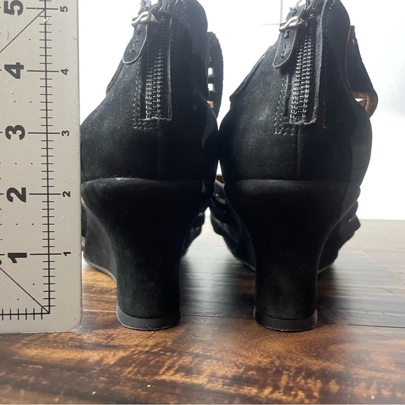 Earthies Black Leather Wedge Sandals size 9.5B - Picture 8 of 14